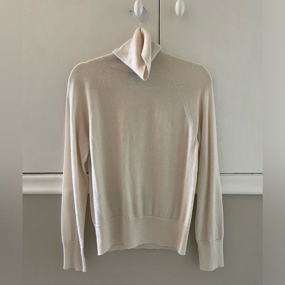 SOLD Banana Republic Merino Wool Turtleneck - Picture 1 of 3